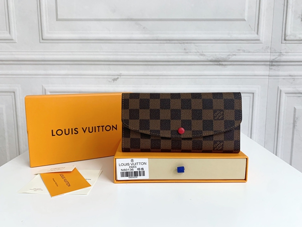 LVコピーウォレット着用イメージ
